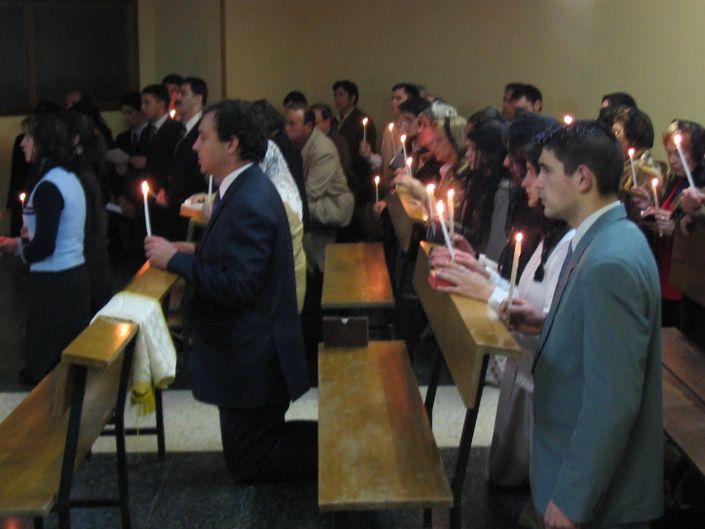Fieles devotos. Después se desnudaron los Altares y se realizaría el Lavatorio de los pies.